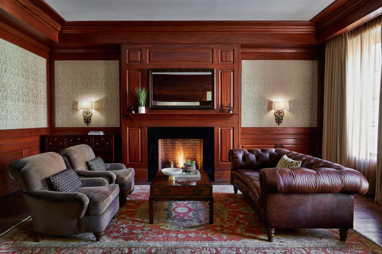 Marriott At Penn Square Hotel